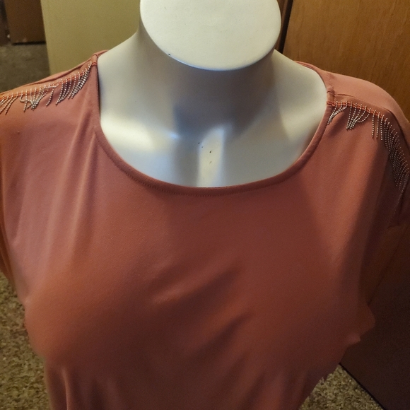 Cute chain detailed Plus Size dress shirt - Picture 3 of 4